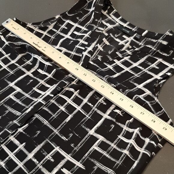 Apt. 9 sz PM Black and White Lightweight Button Down shirt - Picture 6 of 7